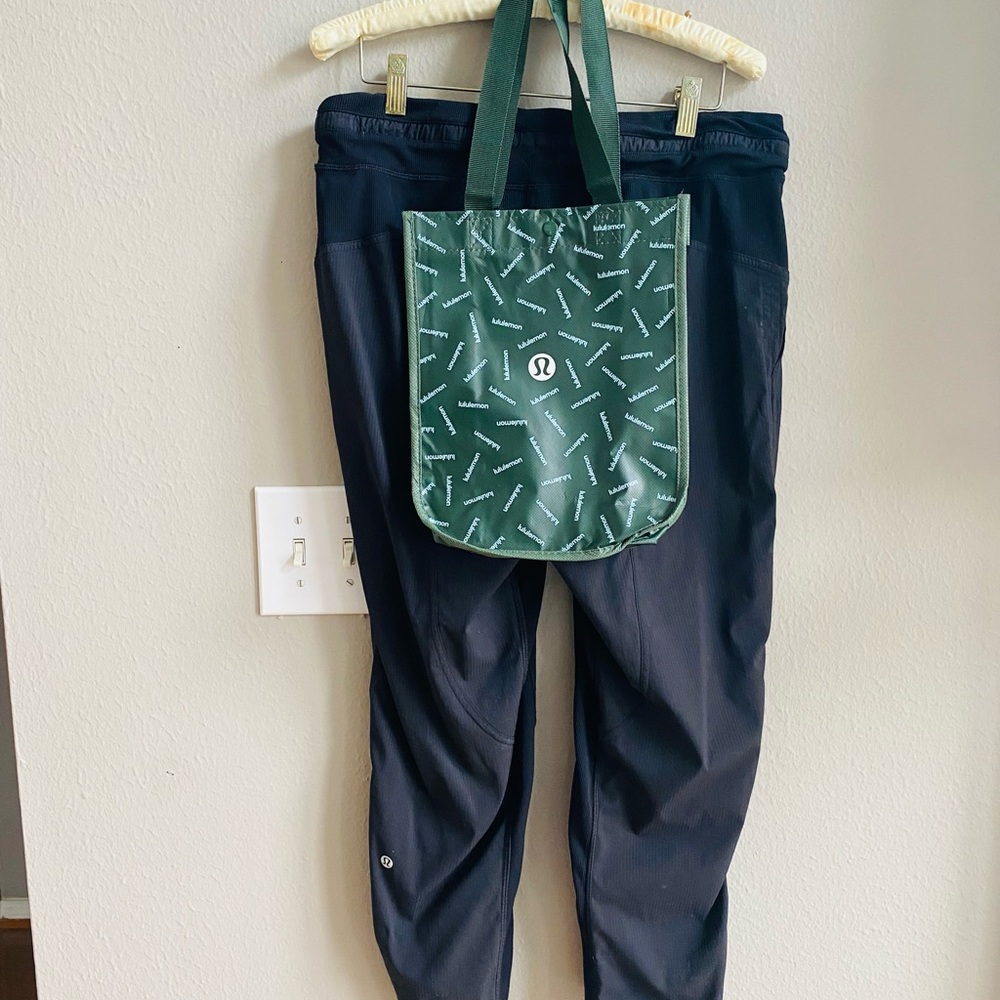 Lululemon dance studio, cropped, black size 8, hard to find, retired style.
